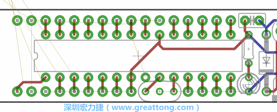 諧振器應擺放在ATmega微控制器的針腳8、9和10旁邊，在共鳴器和微控制器中間的高頻信號線應該要愈短愈好，此外，其它的信號線應該要遠離這個區(qū)域且配置在諧振器的下方，這樣做是為了防止不必要的無線電波干擾。