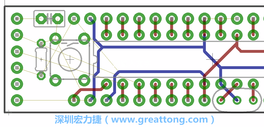 到目前為止，你應該只剩下四個部分還未進行布線，10K重置上拉電阻器、重置電容和1×6的序列排針。