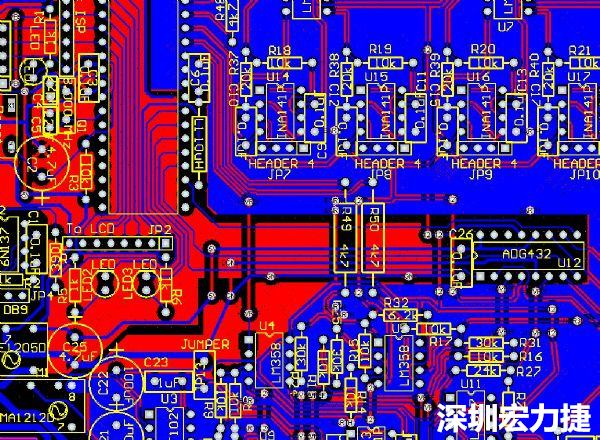 一般產(chǎn)品的PCB設(shè)計，多數(shù)先決定元件布局，再進行線路連接，于元件位置就先改善干擾問題，再從線路細節(jié)著手改善產(chǎn)品。