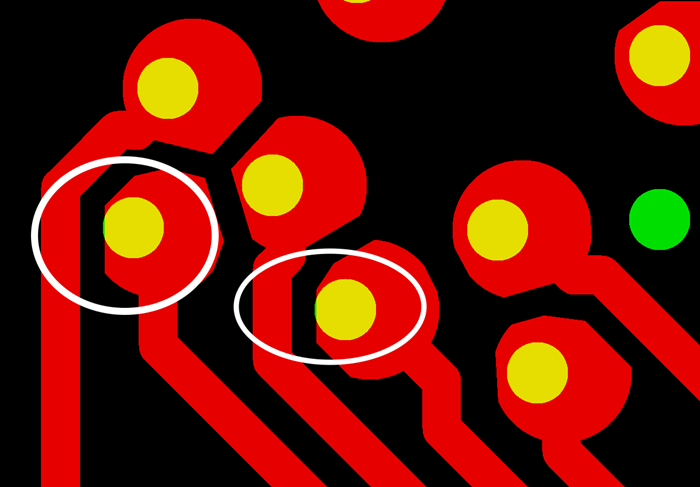 PCB生產(chǎn)會產(chǎn)生同一方向性的小小量偏移，焊盤被削的方向無規(guī)則，最惡劣的情況還會出現(xiàn)個別孔破焊環(huán)